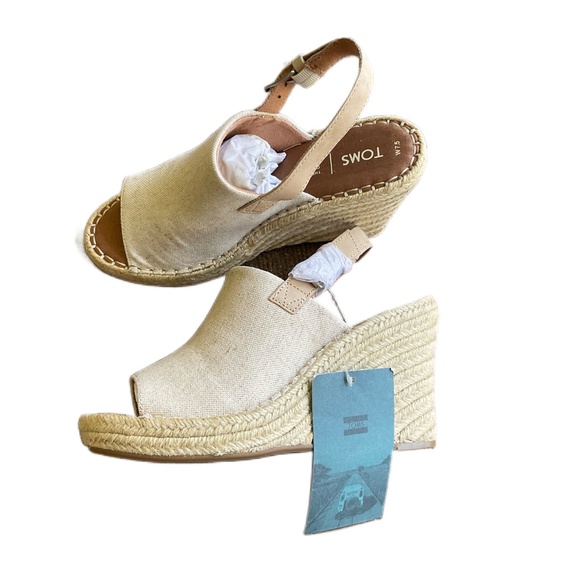 Toms Shoes - Toms 3 3/4 Heel Wedged Tan Sandals Size 7.5 nwt 🏷️